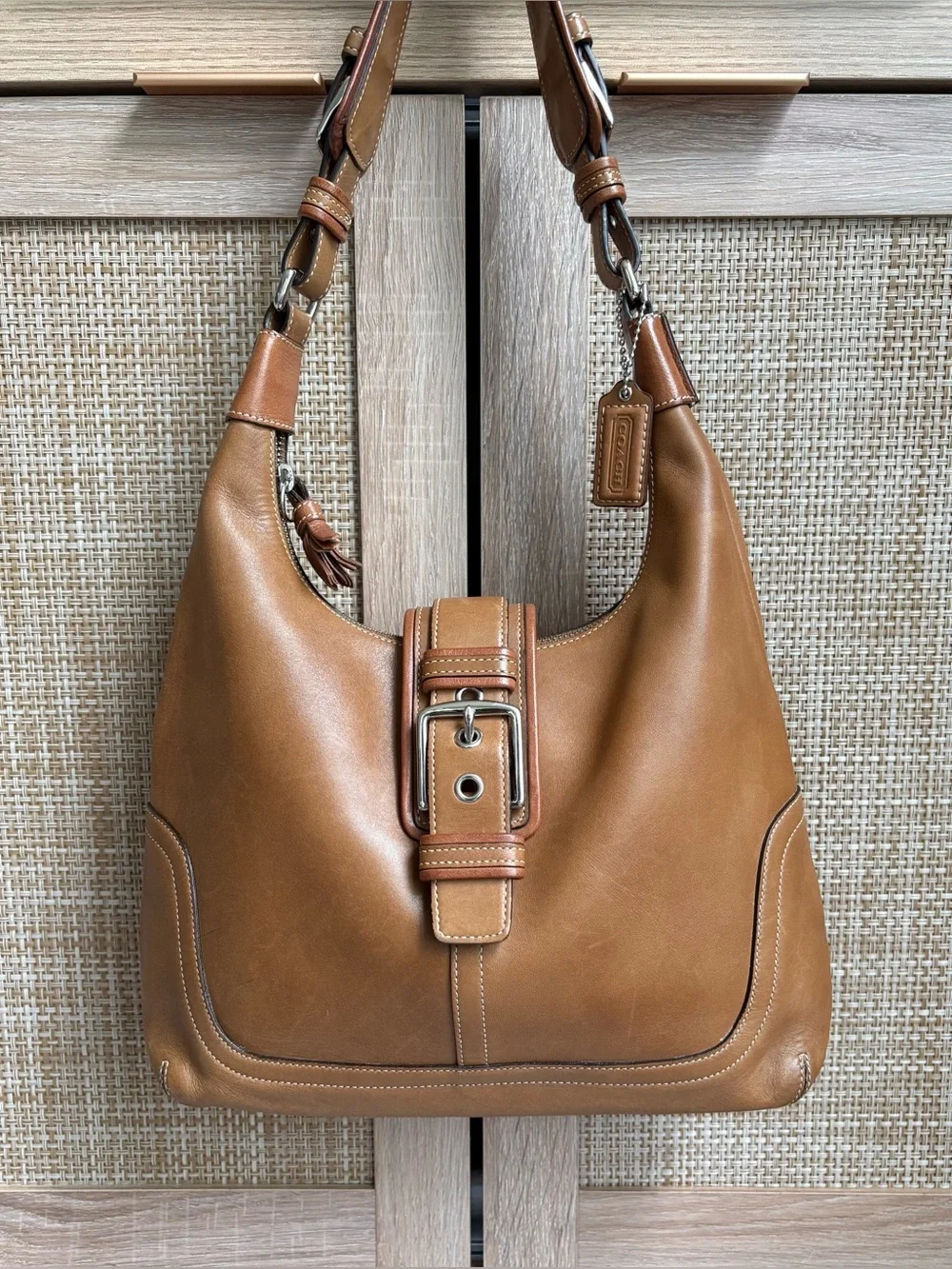 COACH Hampton Soho Hobo Tan Leather Buckle Flap Y2K Shoulder Bag Handbag *READ*